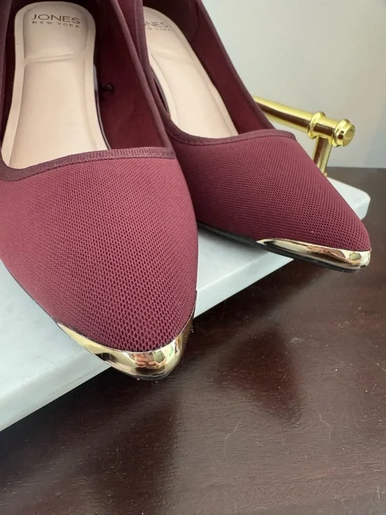 Jones New York Burgundy Pointed Toe Heels with Gold Toe Caps - Picture 4 of 6
